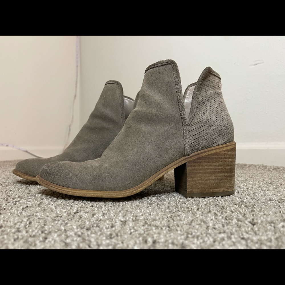 Women's BP Barris Block Light Gray Heel Ankle Boots